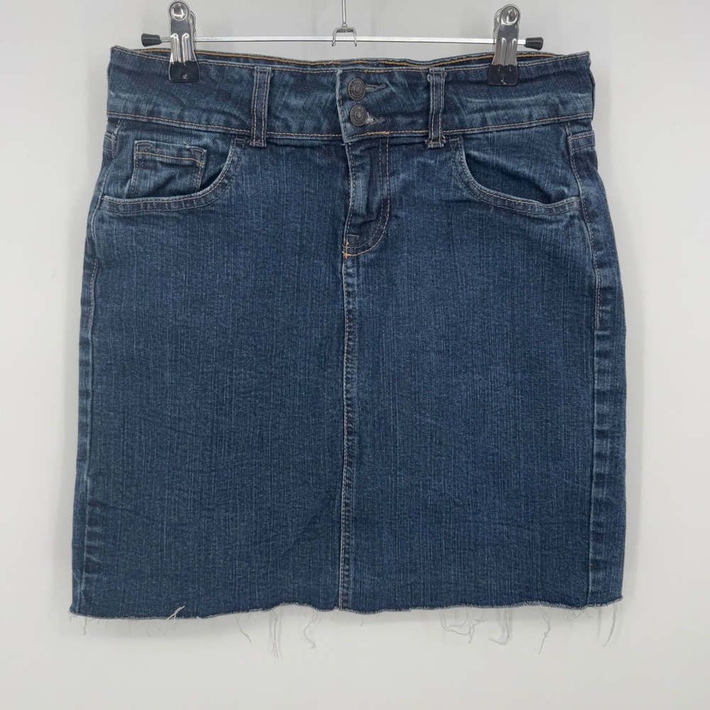 Old Navy Womens Denim Skirt Blue Raw Hem Pockets Button Fly Size 4‎